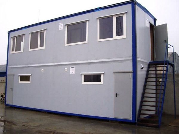 Double-decker container structures are very typical