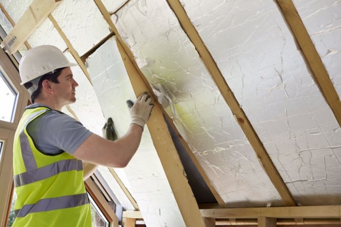 Многие строители предпочитают утеплять потолок бань пеноплексом с термослоем, а не пенопластом