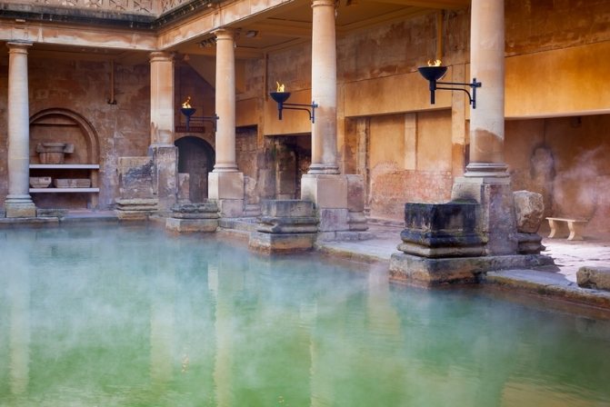 На фото: Римские бани, бассейны, термы.