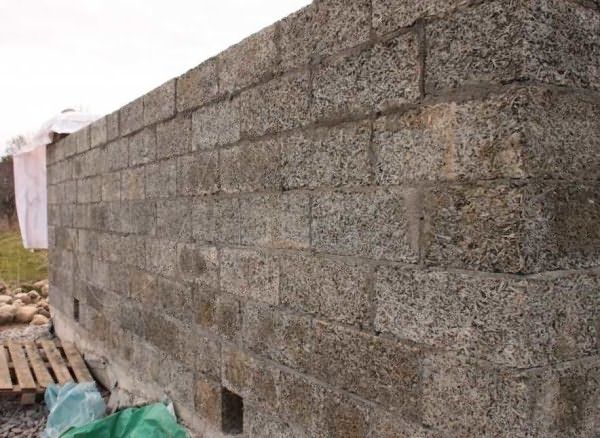 The process of constructing walls from wood concrete